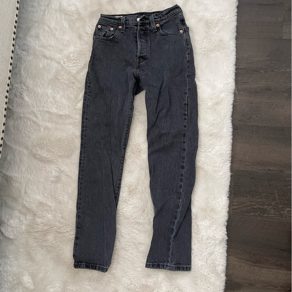 Mid Rise Black Levi’s